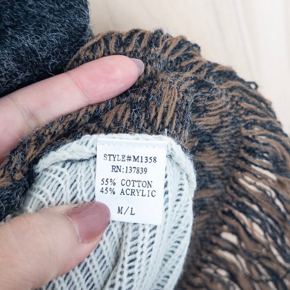 Dreamers Womens Aztec Poncho Sweater M/L Gray Southwestern Fringe Boho Cozy - Picture 8 of 8